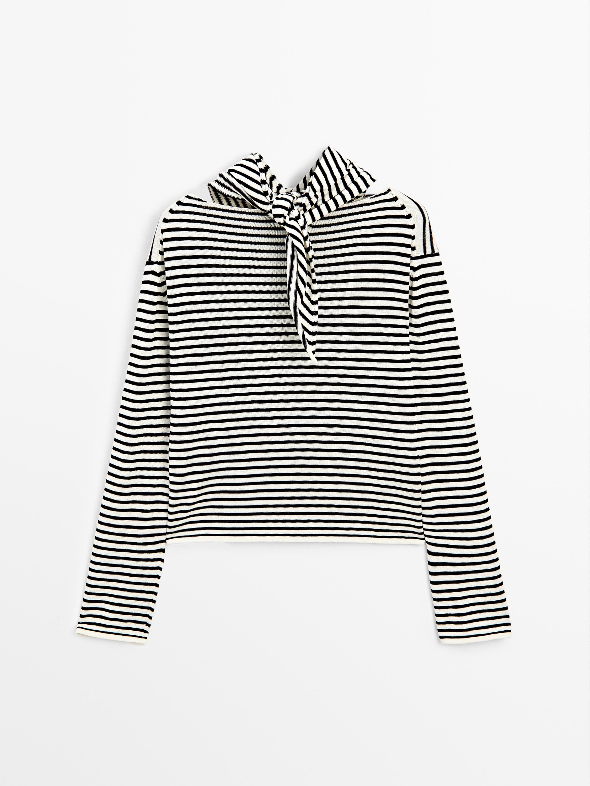 Striped sweater with bandana